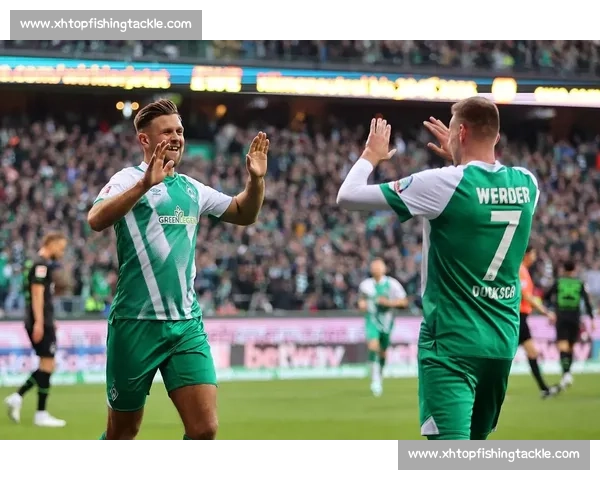 不莱梅队奋力拼搏力克对手 展现出色战术配合与团队精神